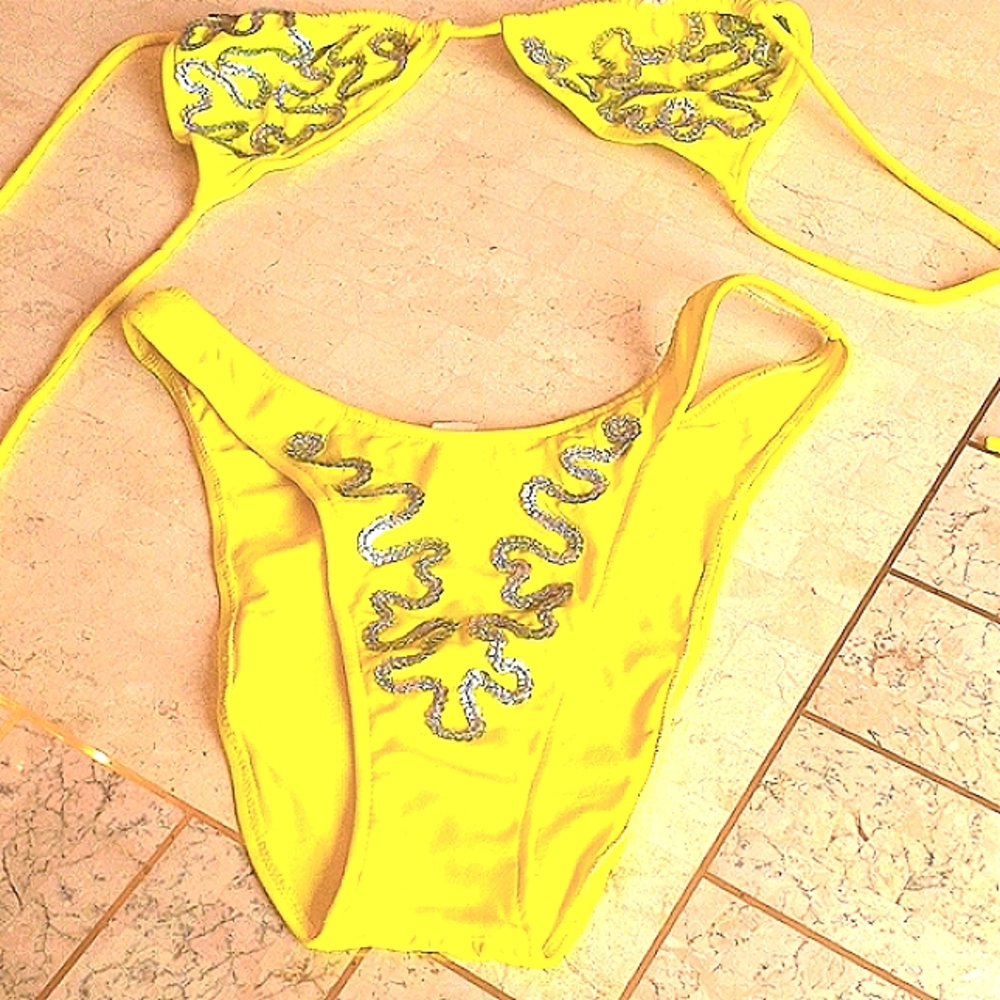 Vintage bikini set bright Yellow w/Sequins design..top sz A, bottom sz S...New